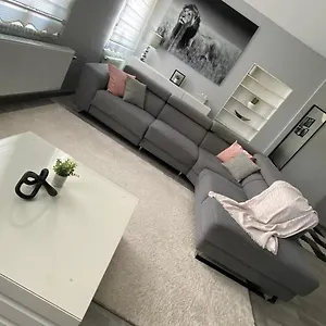 https://next2airport-appartement-house-of-lions.hotelsantwerp.net