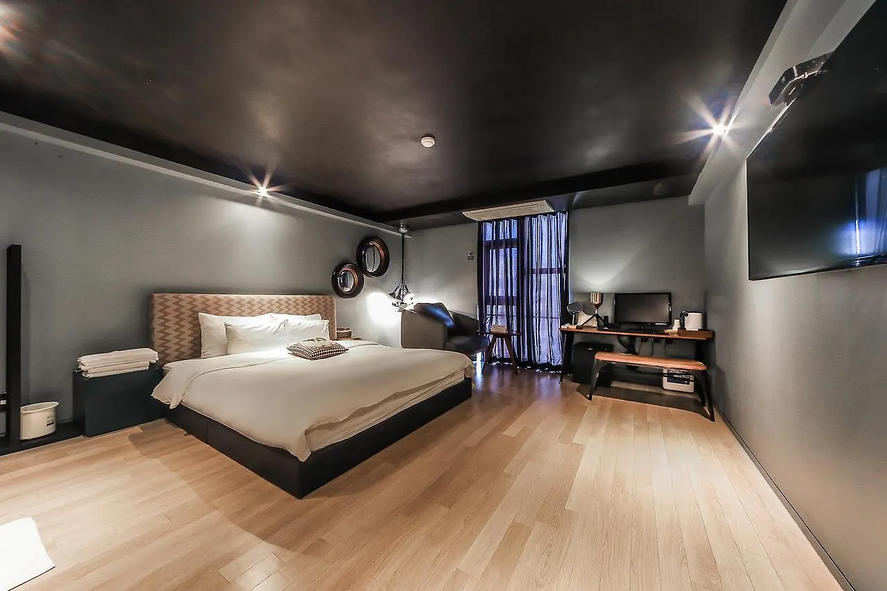 The Hound Hotel Busan 3*,