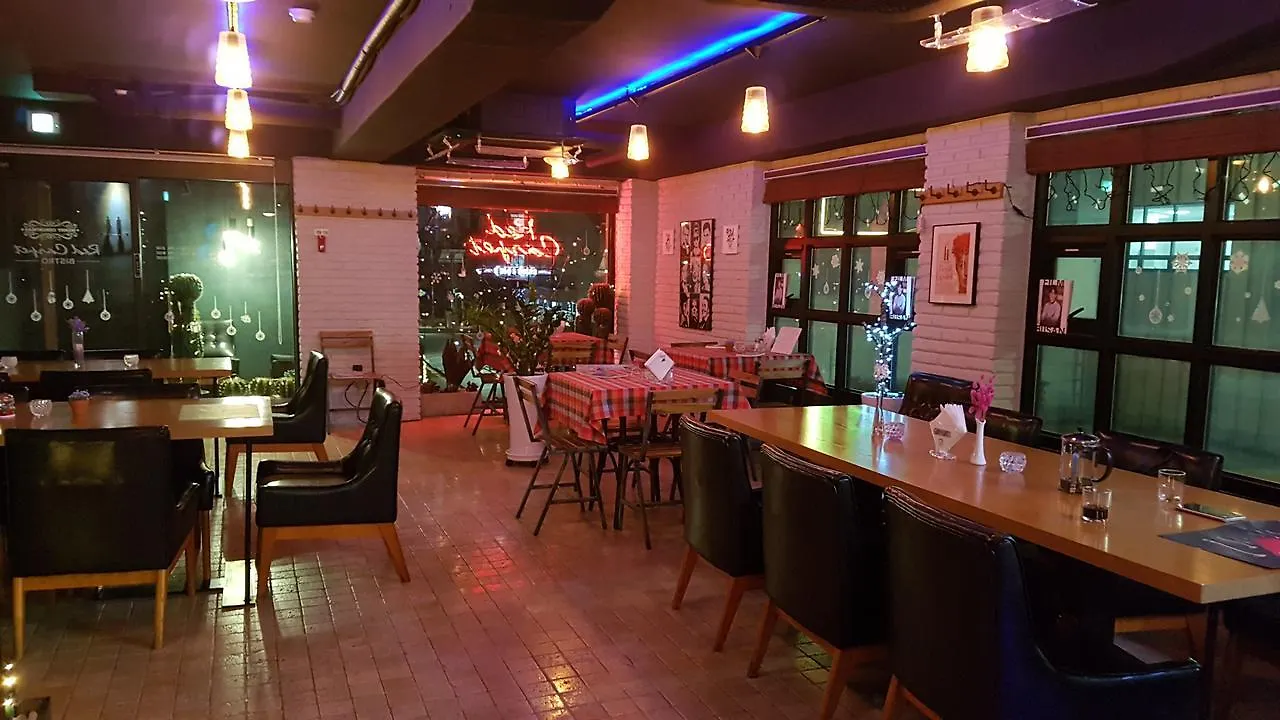 The Hound Hotel Busan 3*,